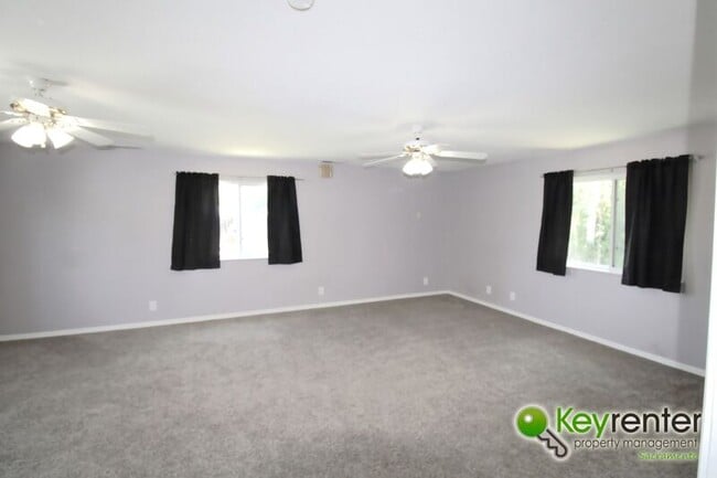 Building Photo - 419 Chaparral Way