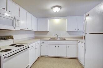 Building Photo - 1624 Marshall St