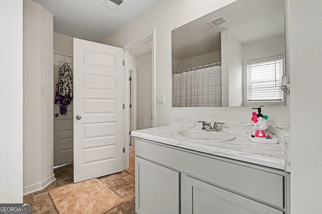 Building Photo - 265 Daurian Dr