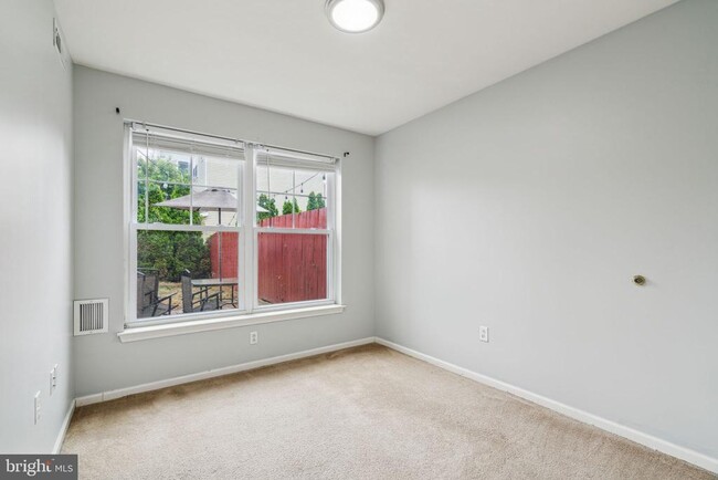 Building Photo - 1303 N 7th St