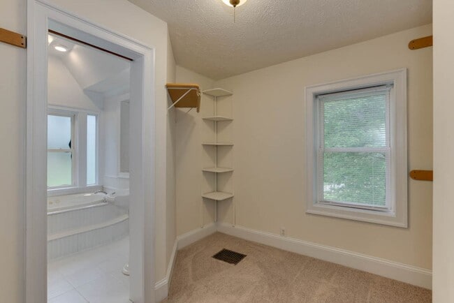 Building Photo - 1302 Dare Rd