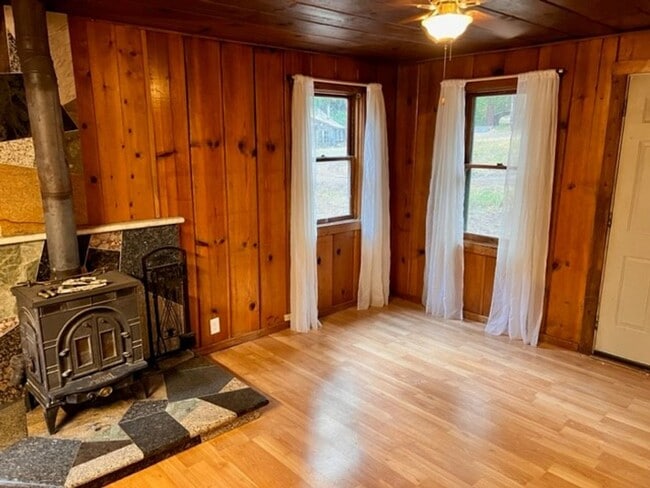 Building Photo - Twain Harte Cabin in the Woods