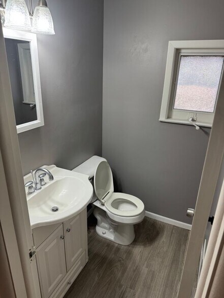 Building Photo - 4211 E 61st St