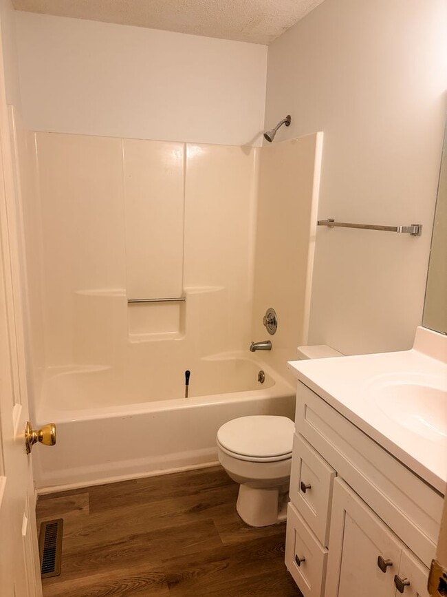 Building Photo - 51 Candlewyck