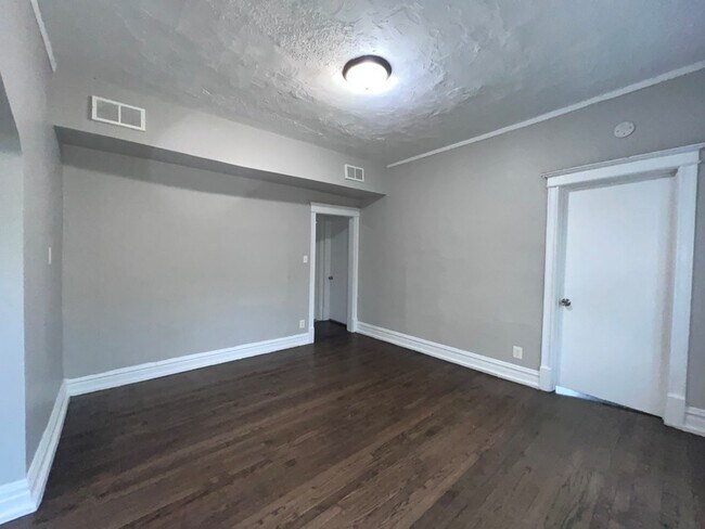 Building Photo - 2707 E 78th St