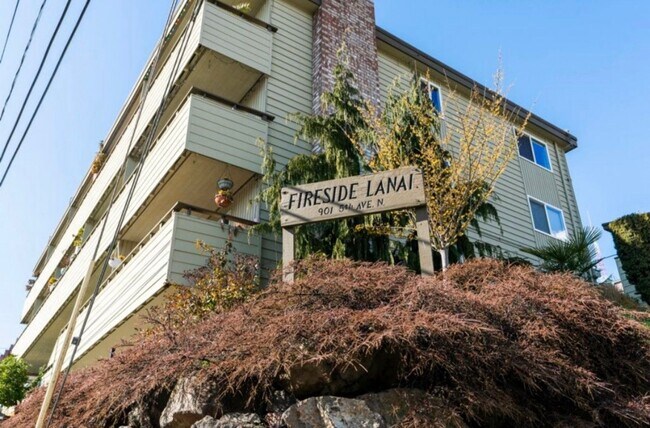 Building Photo - Queen Anne Gem with Private Balcony & Cozy...