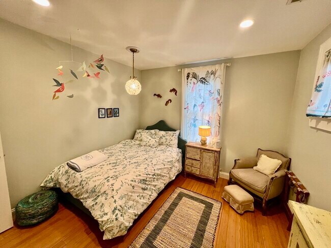 Building Photo - 150 Vassal Ln