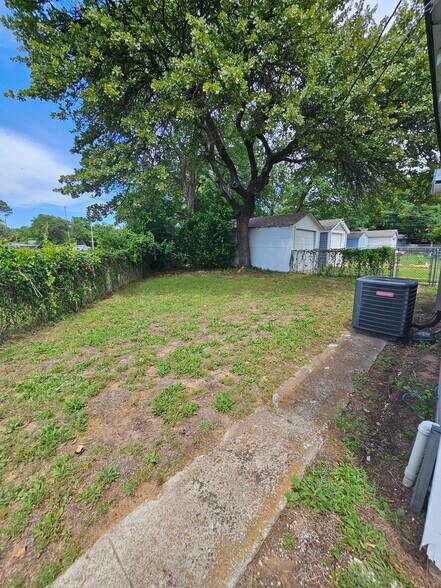 Building Photo - 5616 Thomas Ln