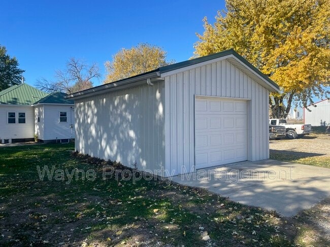 Building Photo - 516 N Cadwell Ave