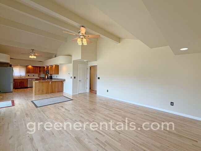 Building Photo - Waterfront Rambler on Summit Lake
