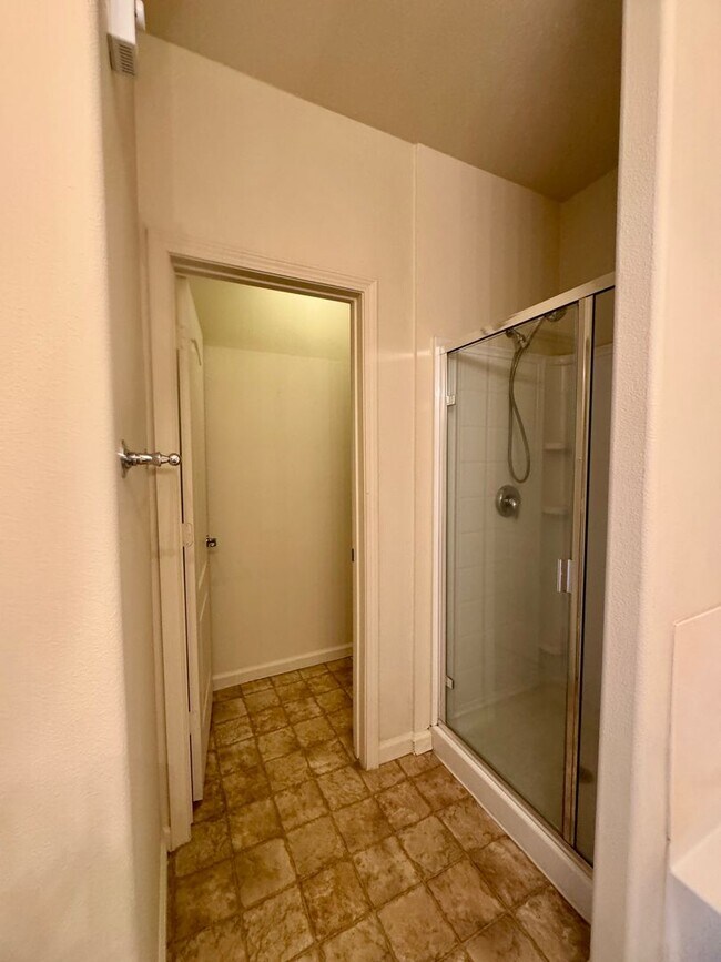 Building Photo - Welcome Home To This Adorable North Natomas Condo!