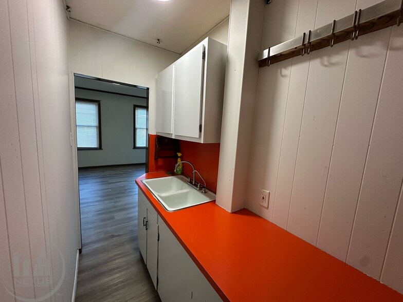 Building Photo - 73 Esther St