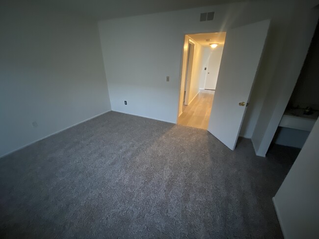 master bedroom - 19201 Coenson Cir