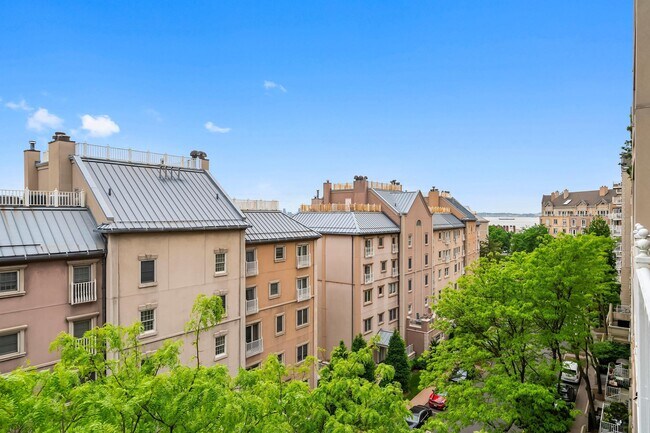 Building Photo - 207 Shearwater Ct W