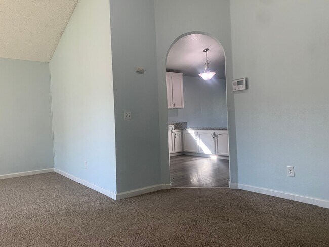 Building Photo - Beautifully Maintained Fairfield Home is A...