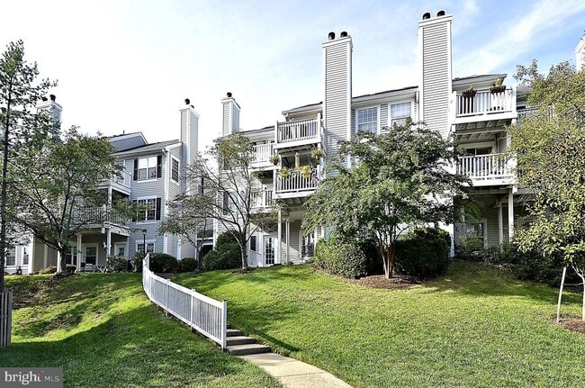 Building Photo - 2811 S Woodrow St