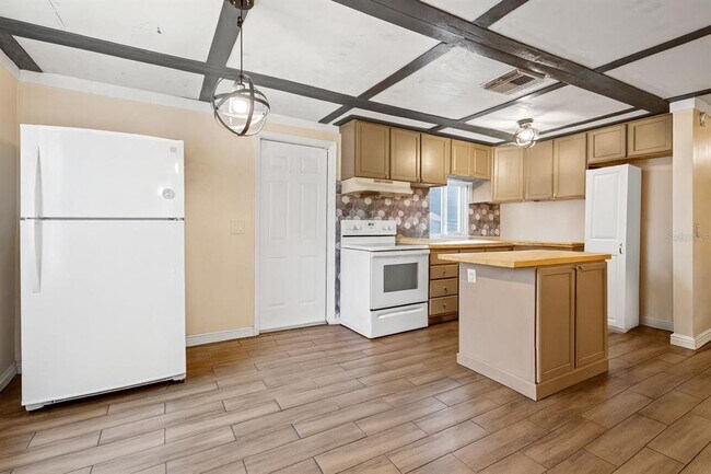 Building Photo - 2526 26th St S