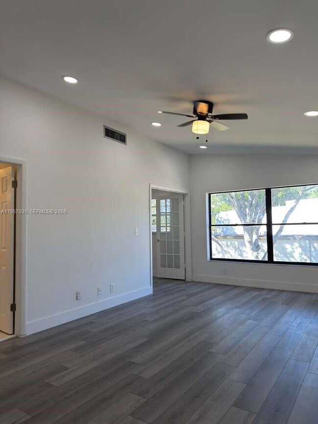 Building Photo - 9719 N New River Canal Rd