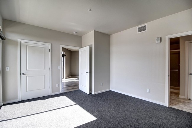 Building Photo - 6601 Folsom Blvd