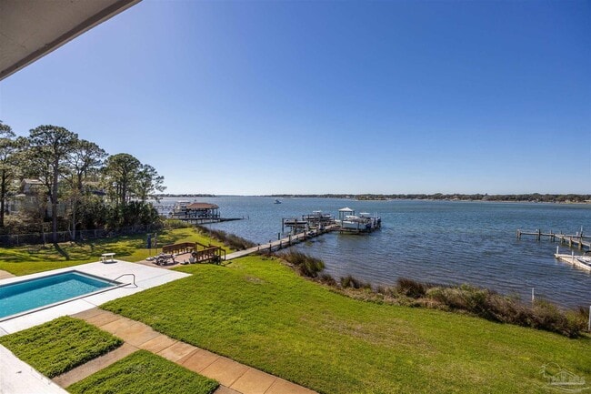 Building Photo - 14180 River Rd