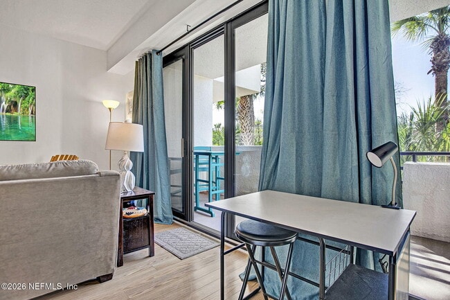 Building Photo - 743 Spinnakers Reach Dr