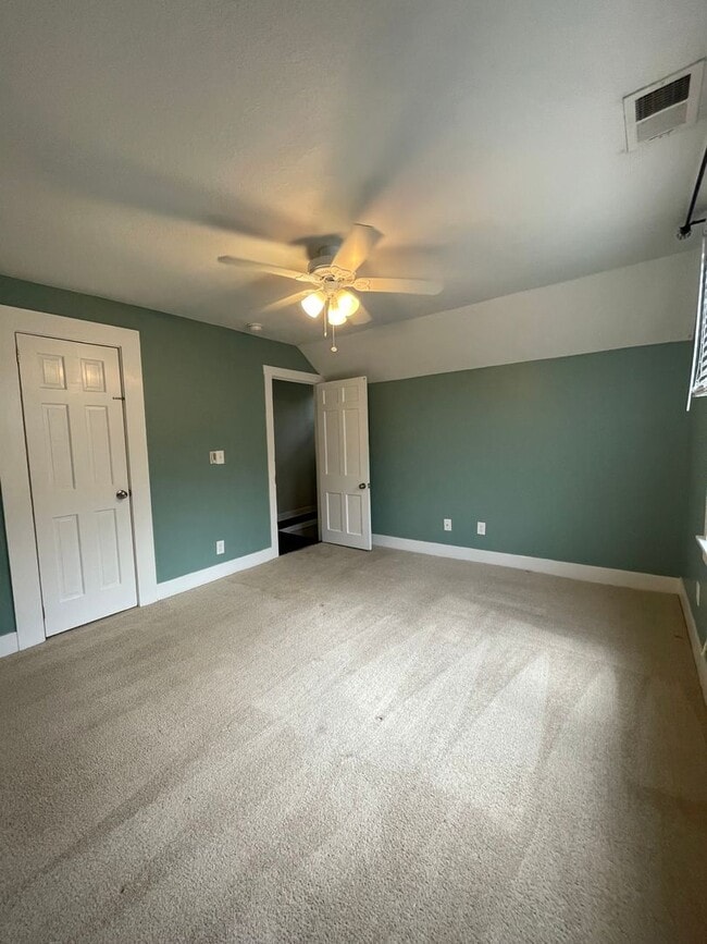 Building Photo - 2 Bedroom Near ESU!