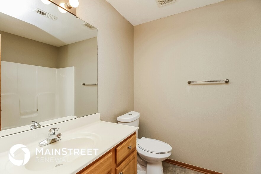 Building Photo - 211 Golfview Dr