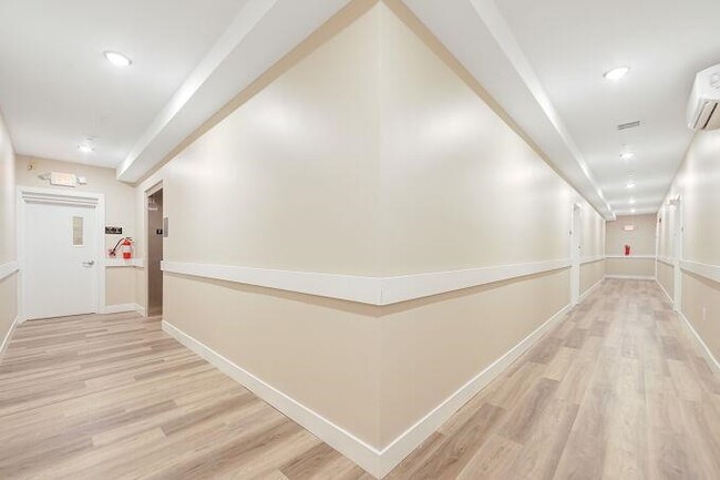 Building Photo - 304 61st St