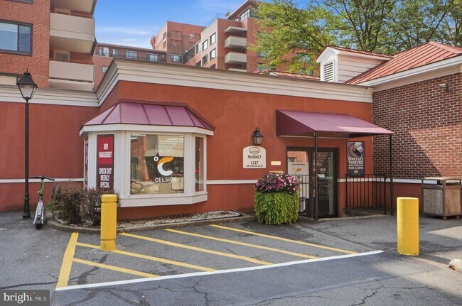 Building Photo - 1121 Arlington Blvd