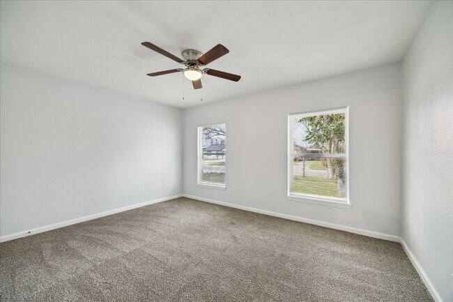 Building Photo - 705 Westshire Dr