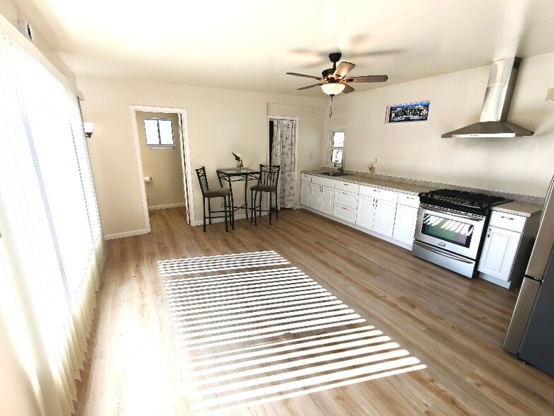 Building Photo - 955 Via Solana