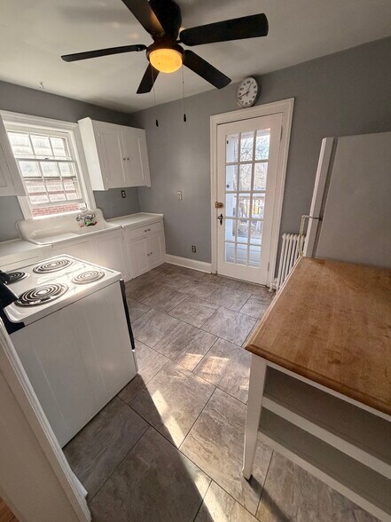 Building Photo - 8402 Flower Ave