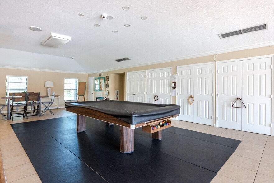 Building Photo - 9930 Pineapple Tree Dr