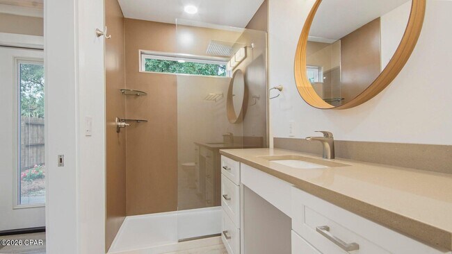 Building Photo - 307 Dolphin Dr