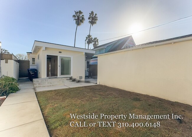 Building Photo - Charming Westside 2+2 Highly  Desirable Ma...