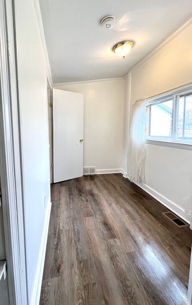 Building Photo - Move-In Ready 3 Bedroom, 1 Bathroom Home in Westland, MI