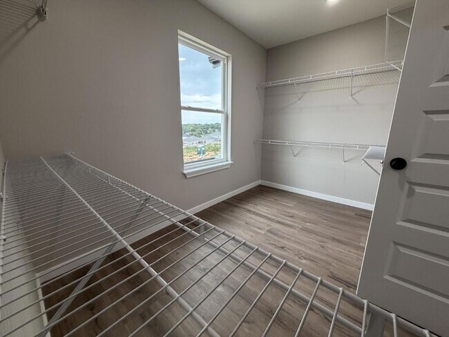 Building Photo - 939 Holstein Ln