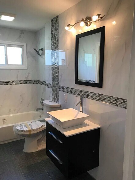 Building Photo - 162 Rhodes Ave