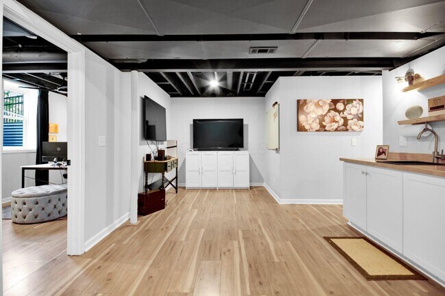 Building Photo - 354 Passina Rd