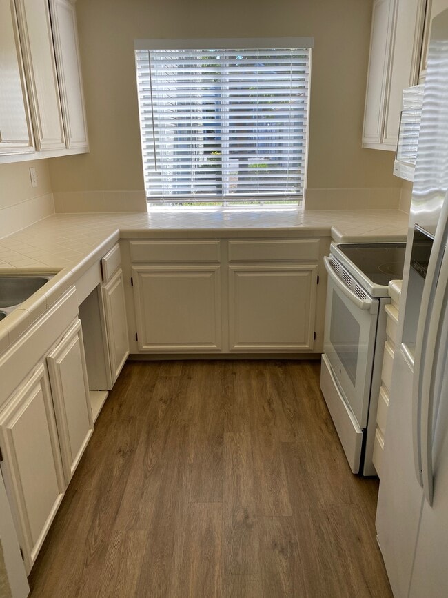 Recently remodeled kitchen - 785 Portwalk Plz