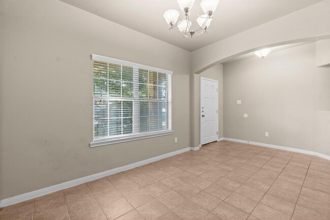 Building Photo - 2827 Lockeridge Oaks Dr