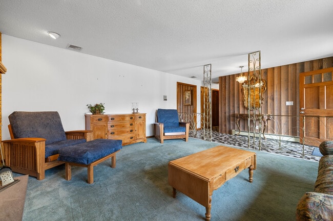 Building Photo - 117 Church Hill Rd