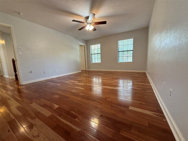 Building Photo - 4330 Meadow Springs Dr