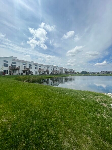 Building Photo - 949 NE Traverse Dr