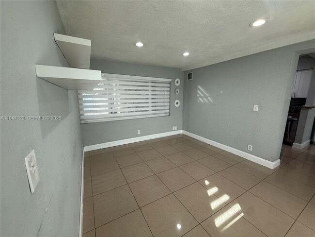 Building Photo - 5715 Arthur St