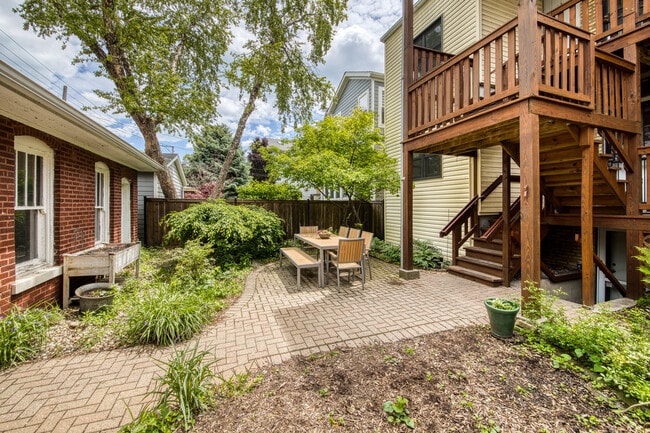 Building Photo - 2152 W Agatite Ave