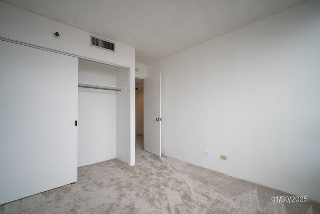 Building Photo - 2bd/2ba/1parking condo at Iolani Court Plaza