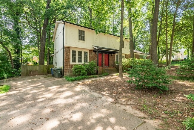 Building Photo - Raleigh 2bedroom 1.5 bathroom townhome- Available Now