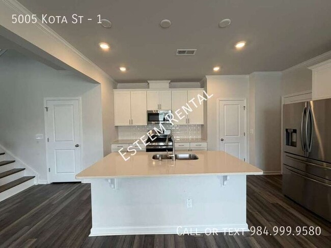 Building Photo - 5005 Kota St