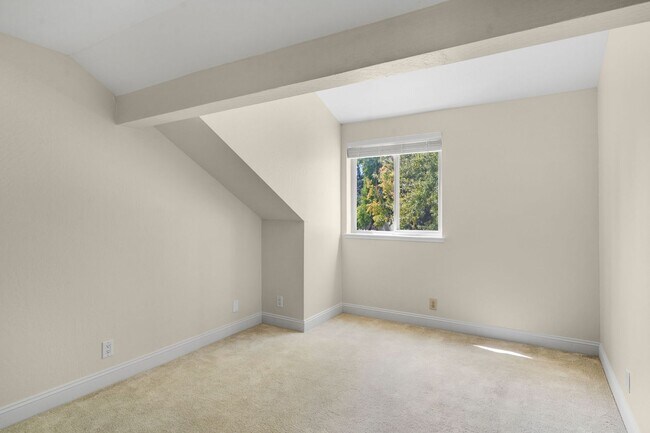 Building Photo - 173 N Grant Ln